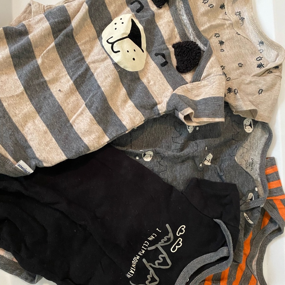 5pk Gender Neutral Onesies Sz 6-9mo